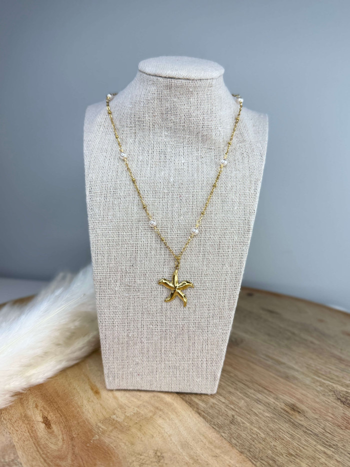 Collier doré avec étoile de mer