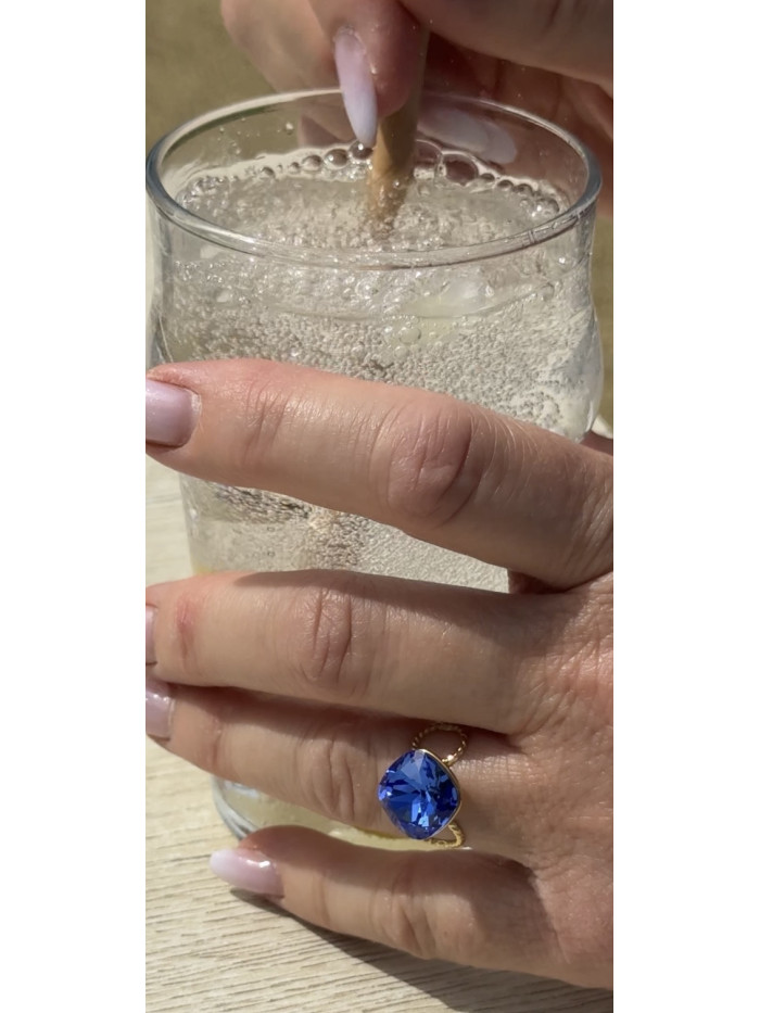 Bague ornée d'un cristal de Swarovski® bleu
