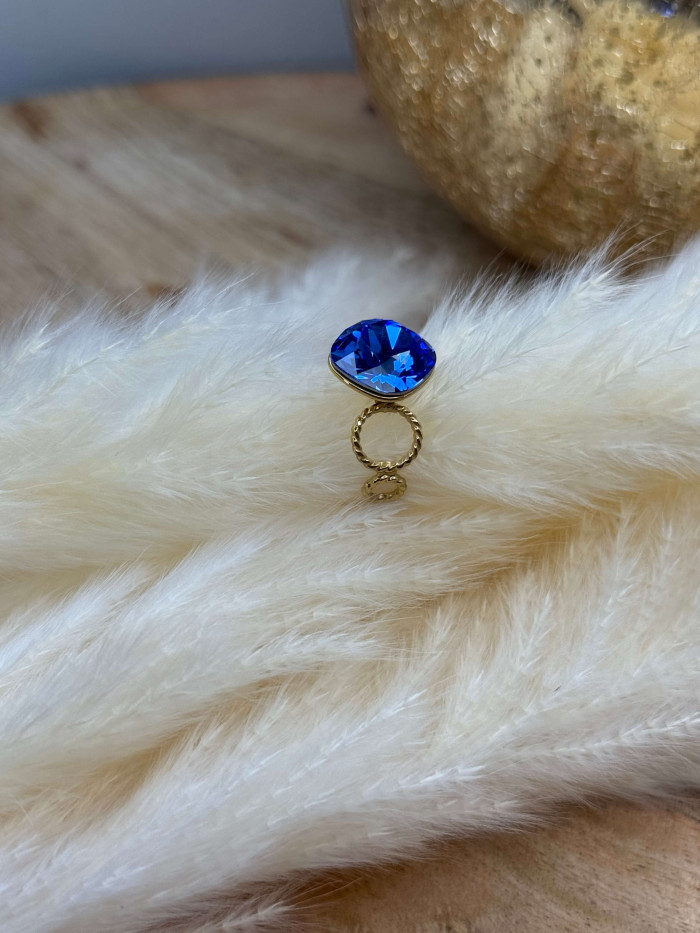 Bague ornée d'un cristal de Swarovski® bleu