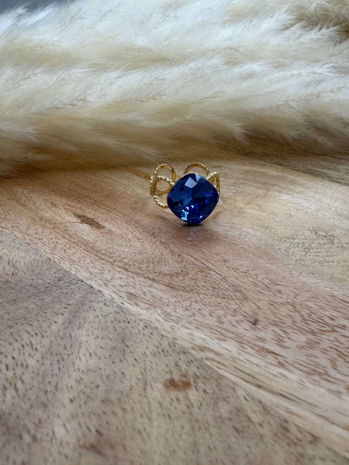 Bague ornée d'un cristal de Swarovski® bleu