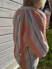 Blouse motifs ethniques fluo manches bouffantes