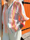 Blouse motifs ethniques fluo manches bouffantes