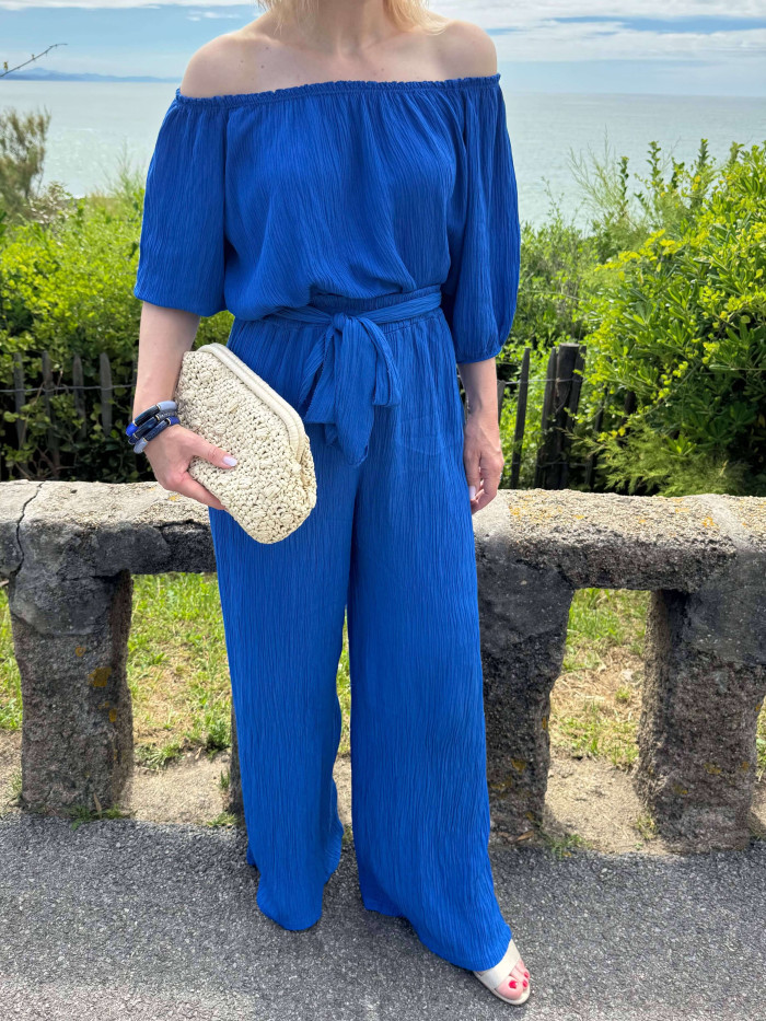 Ensemble haut col bardot et pantalon fluide bleu roi