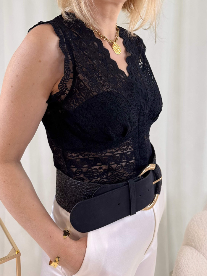 Top col V en dentelle