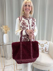 Sac rouge bordeaux moumoute porté épaule anneaux dorés