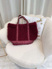 Sac rouge bordeaux moumoute porté épaule anneaux dorés