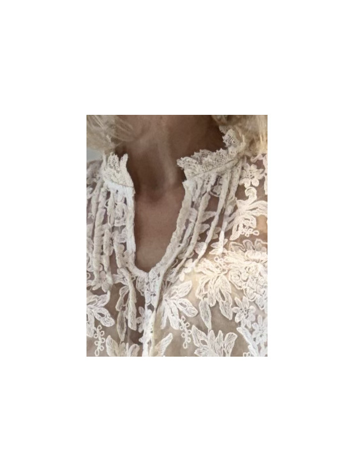 Blouse écru en dentelle