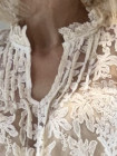 Blouse écru en dentelle