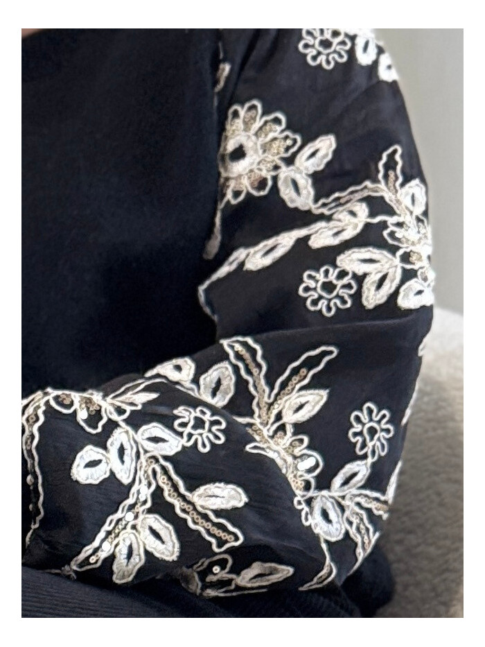 Pull Noir Ann Taylor Taille XS Avec Grosse Fleur Brodée - Occasion Très Bon état
