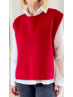 pull-sans-manches-rouge-boutons-dorés