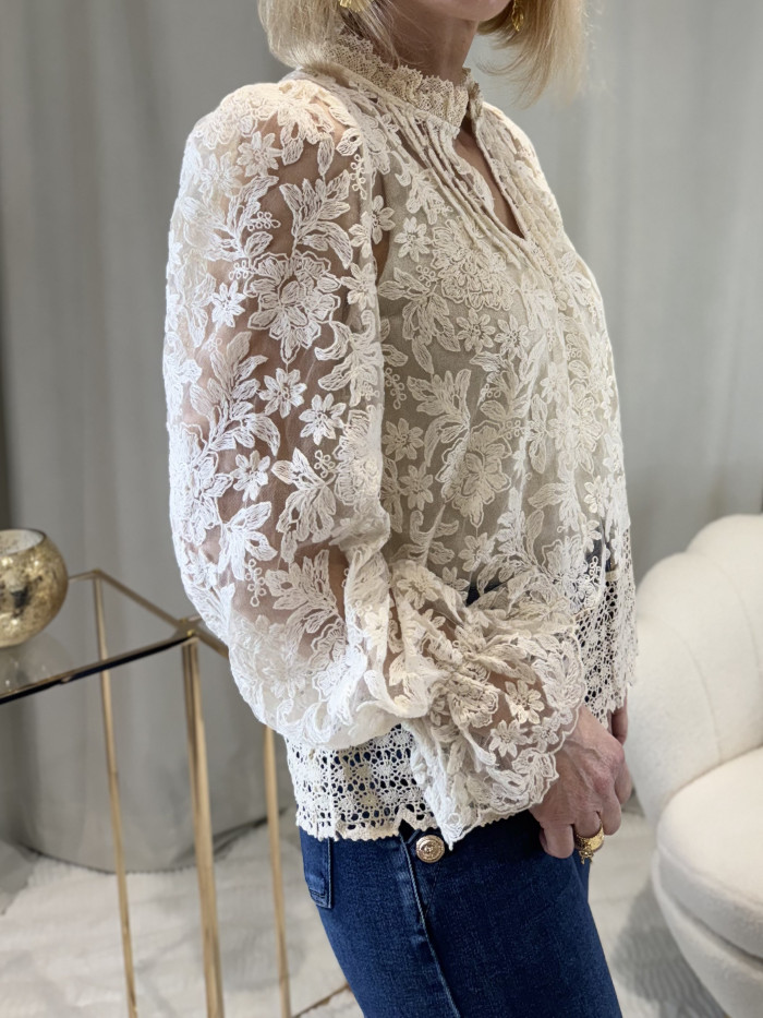 Blouse écru en dentelle