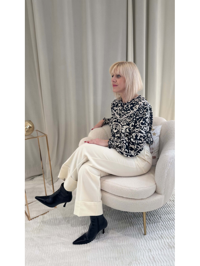 blouse noir blanc broderie boutons motifs poignets volants col rond