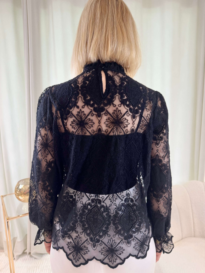 Blouse en dentelle noire