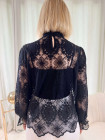 Blouse en dentelle noire