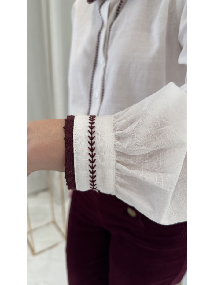 Chemisier écru broderie rouge bordeaux